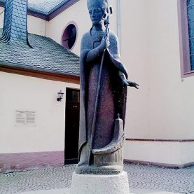 Willibrord-Statue in Waxweiler.