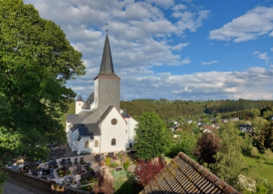 Blick auf die Pfarrkirche St. Matthias.